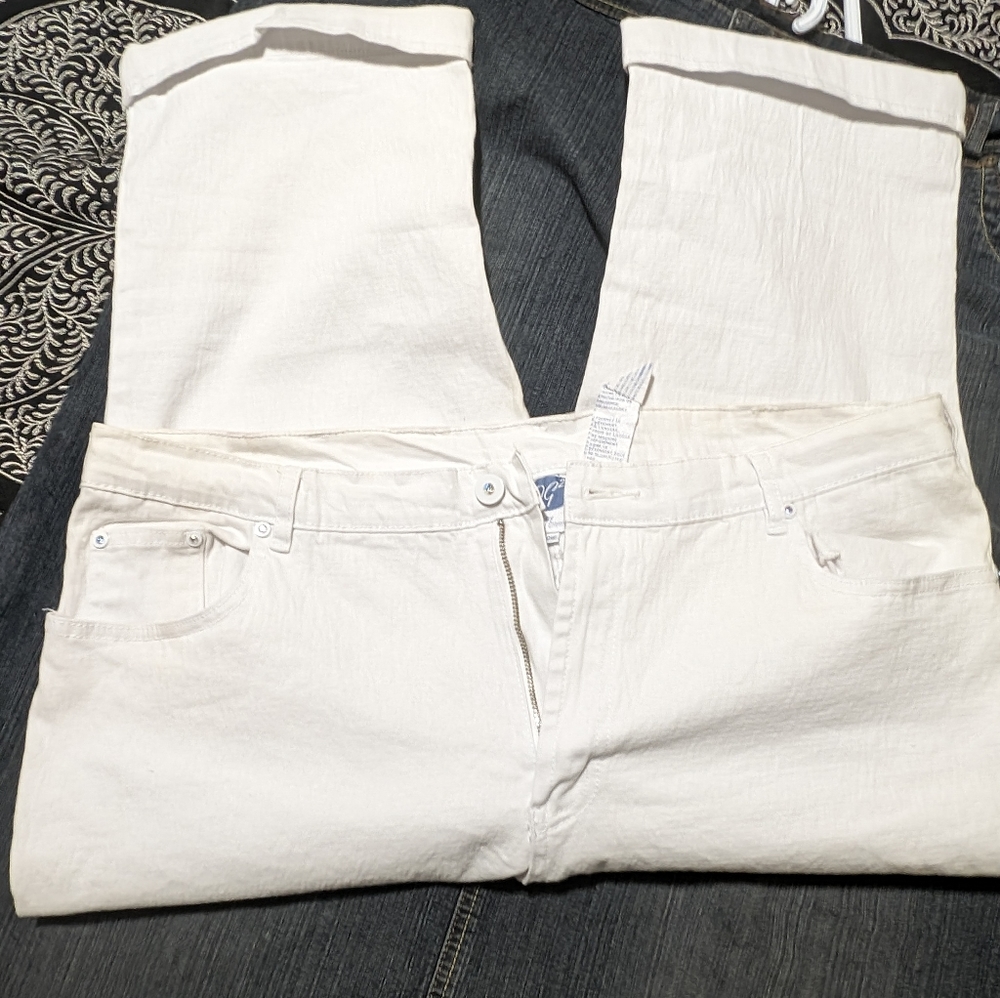 Plus Size 20W white capris